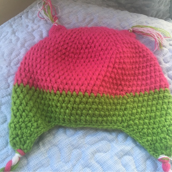 Owl Toddler Crochet hat with braided tassels - Picture 3 of 3